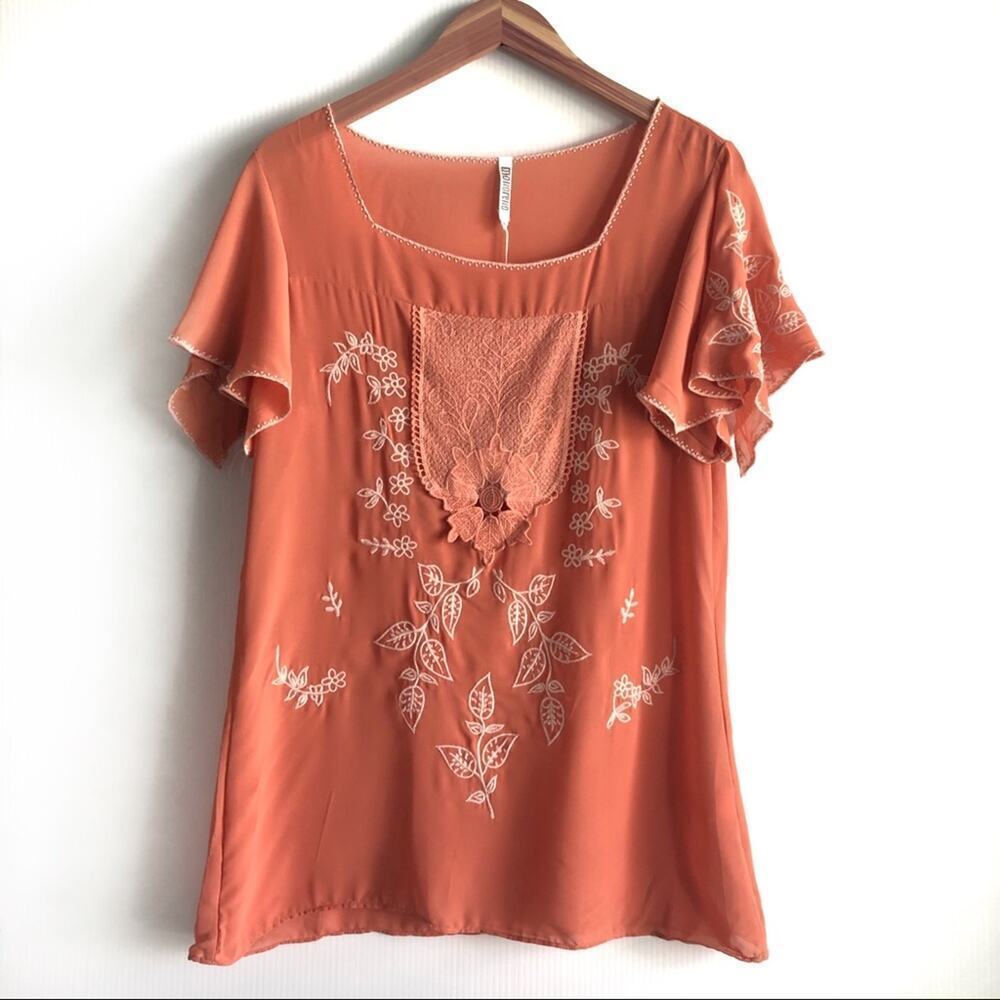 Anthropologie Monoreno embroidered short sleeve